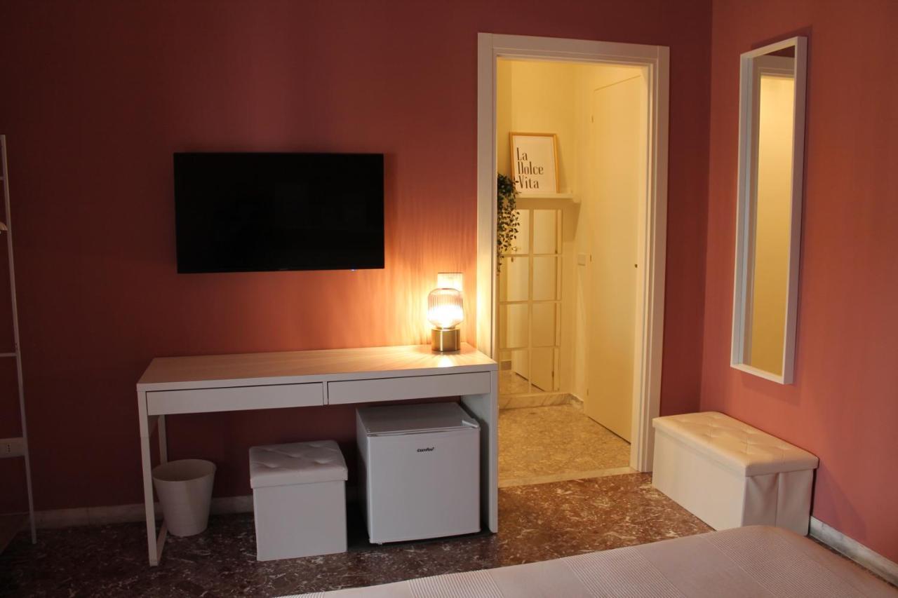Casa Hari Bed & Breakfast ซาแลร์โน ภายนอก รูปภาพ