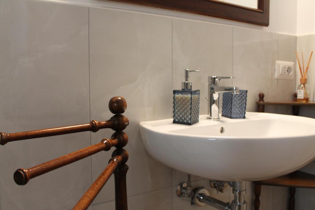 Casa Hari Bed & Breakfast ซาแลร์โน ภายนอก รูปภาพ